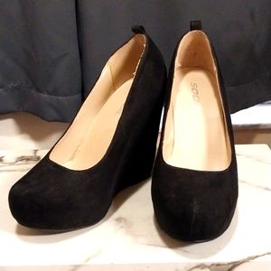 Black Wedges